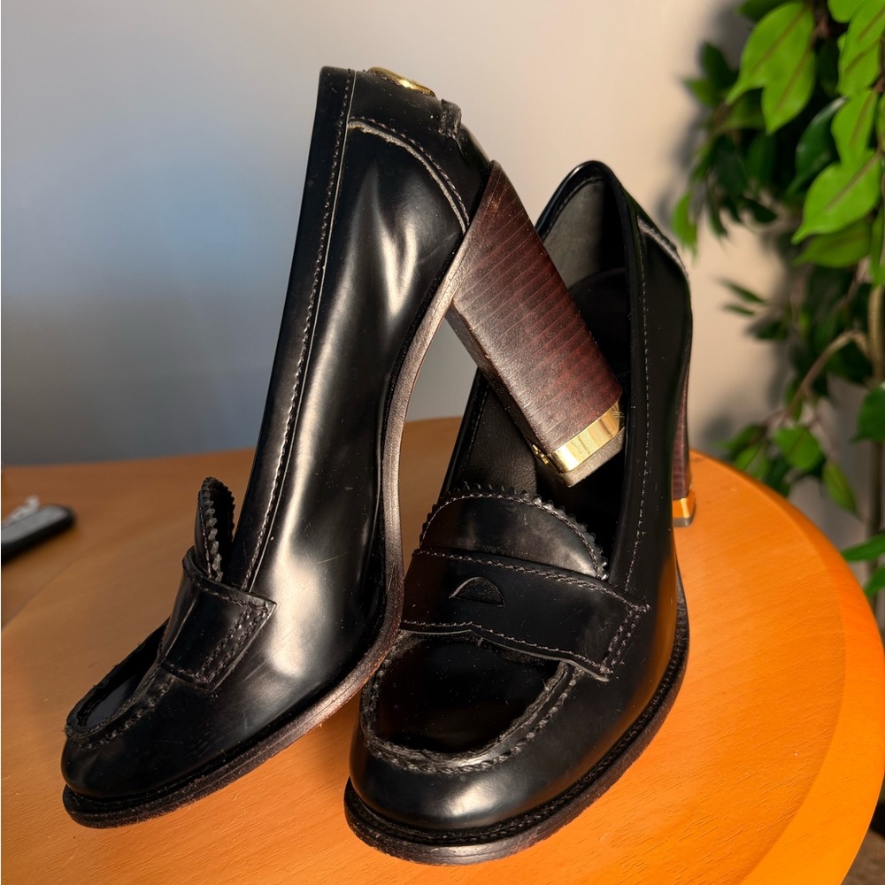 Elegant Black Leather Heeled Loafers - Picture 2 of 7